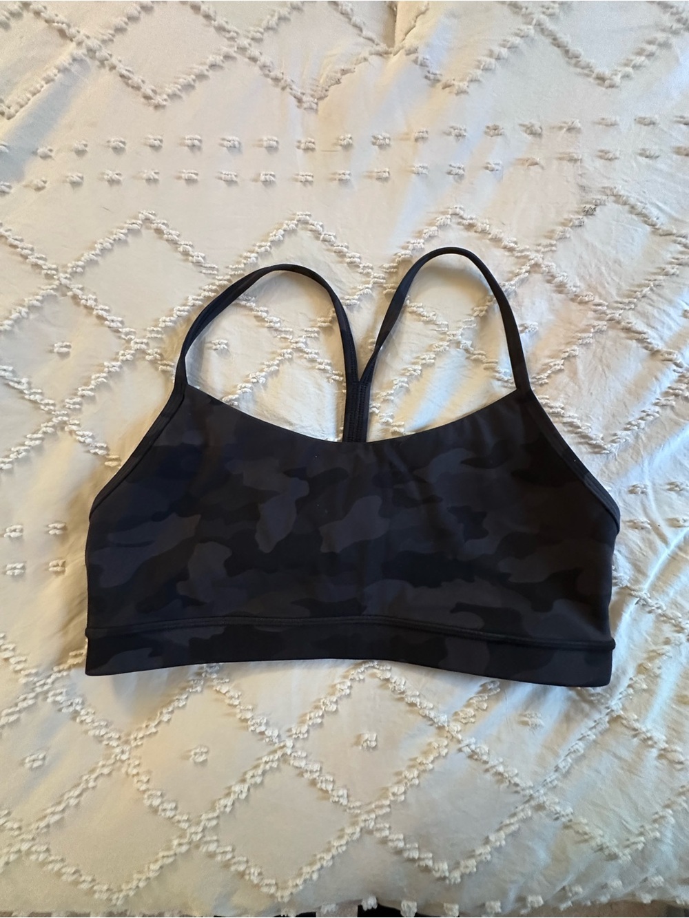 Womenâs Camo Strappy Sports Bra - Black